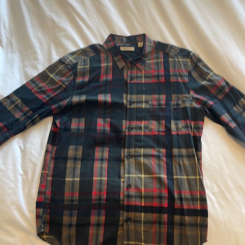 Men’s medium Burberry button up